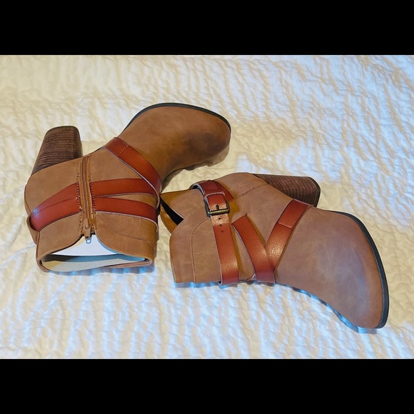 New Women’s madden NYC strappy ankle boots Size 10 color Cognac - Picture 2 of 4